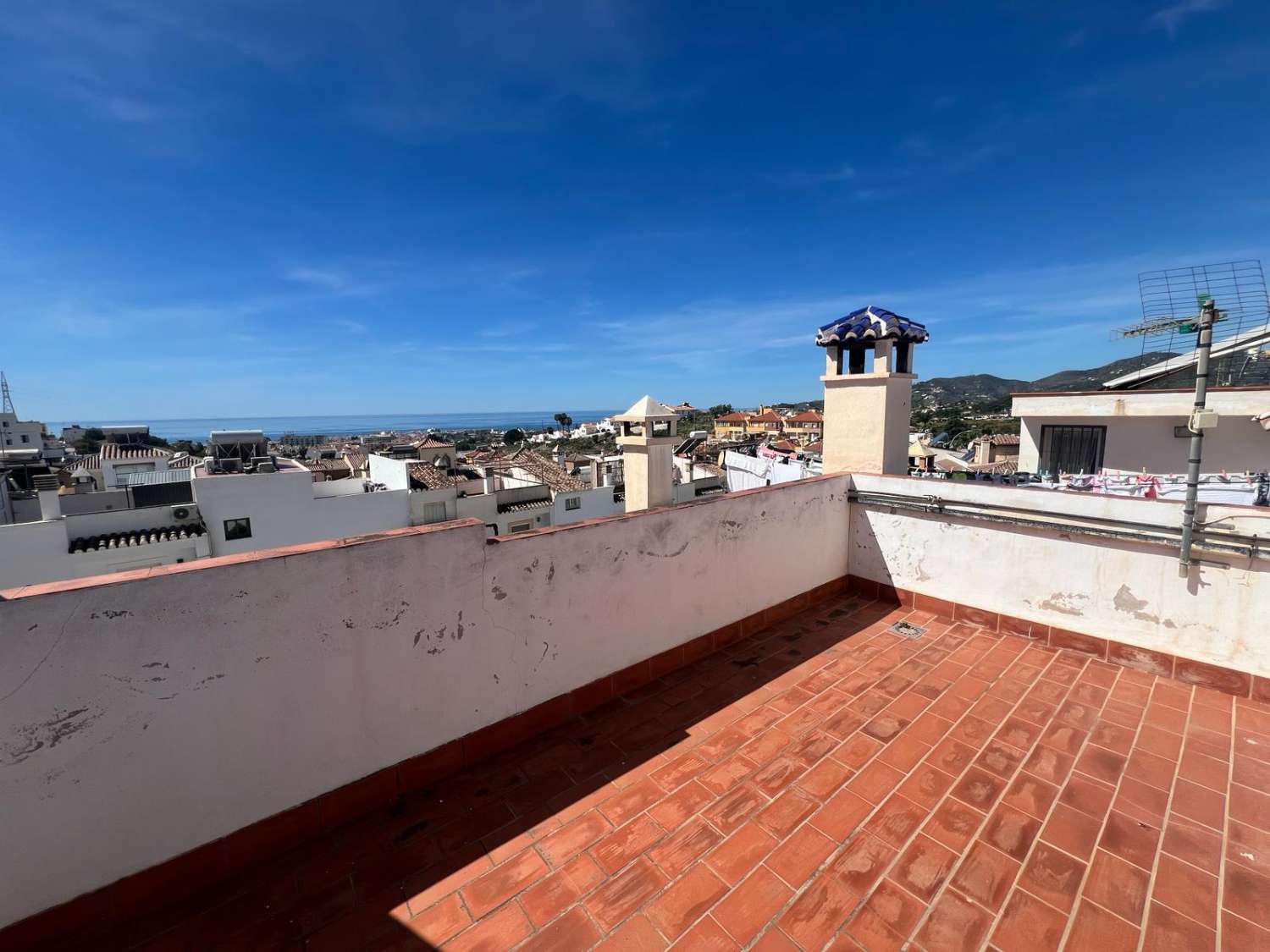 Espaciosa casa con piscina y parking en Nerja