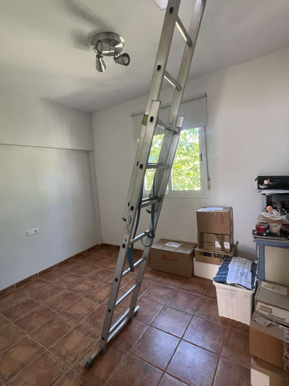 Espaciosa casa con piscina y parking en Nerja