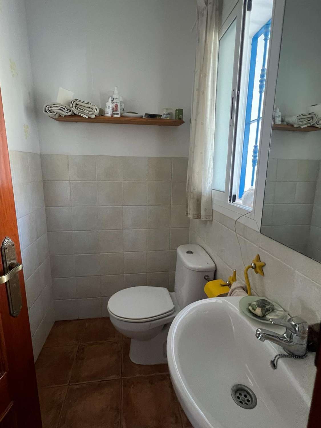 Espaciosa casa con piscina y parking en Nerja