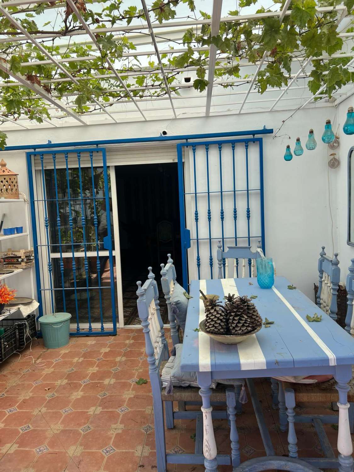 Espaciosa casa con piscina y parking en Nerja