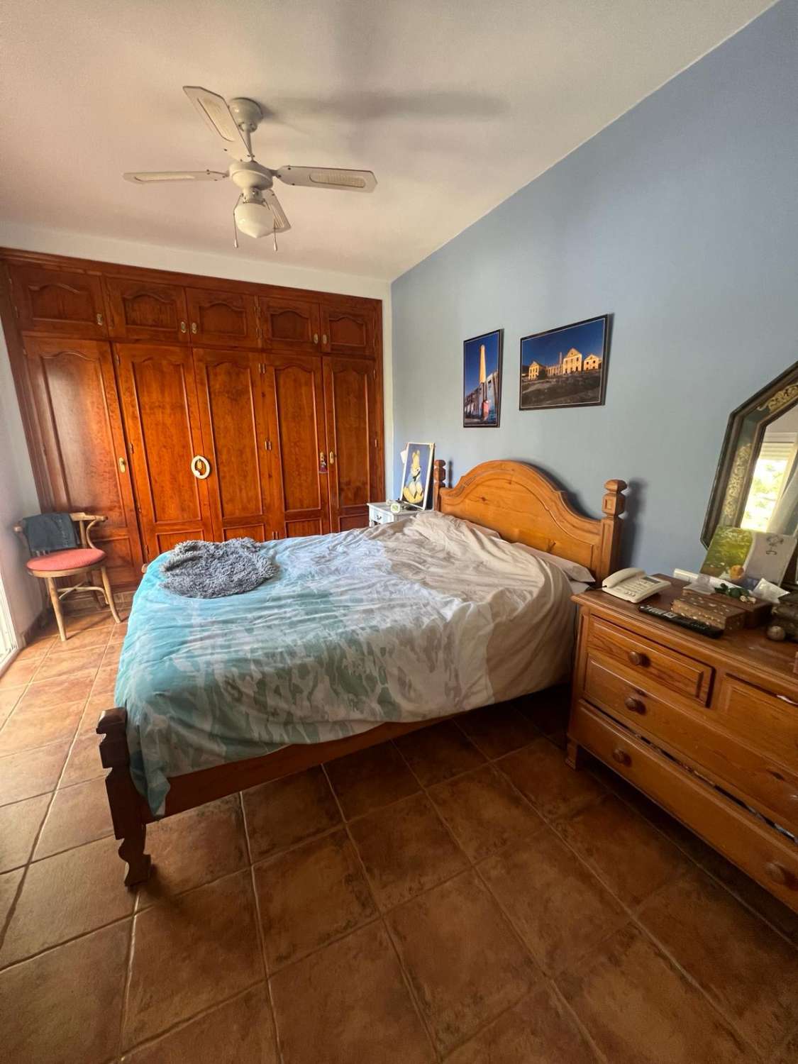 Espaciosa casa con piscina y parking en Nerja