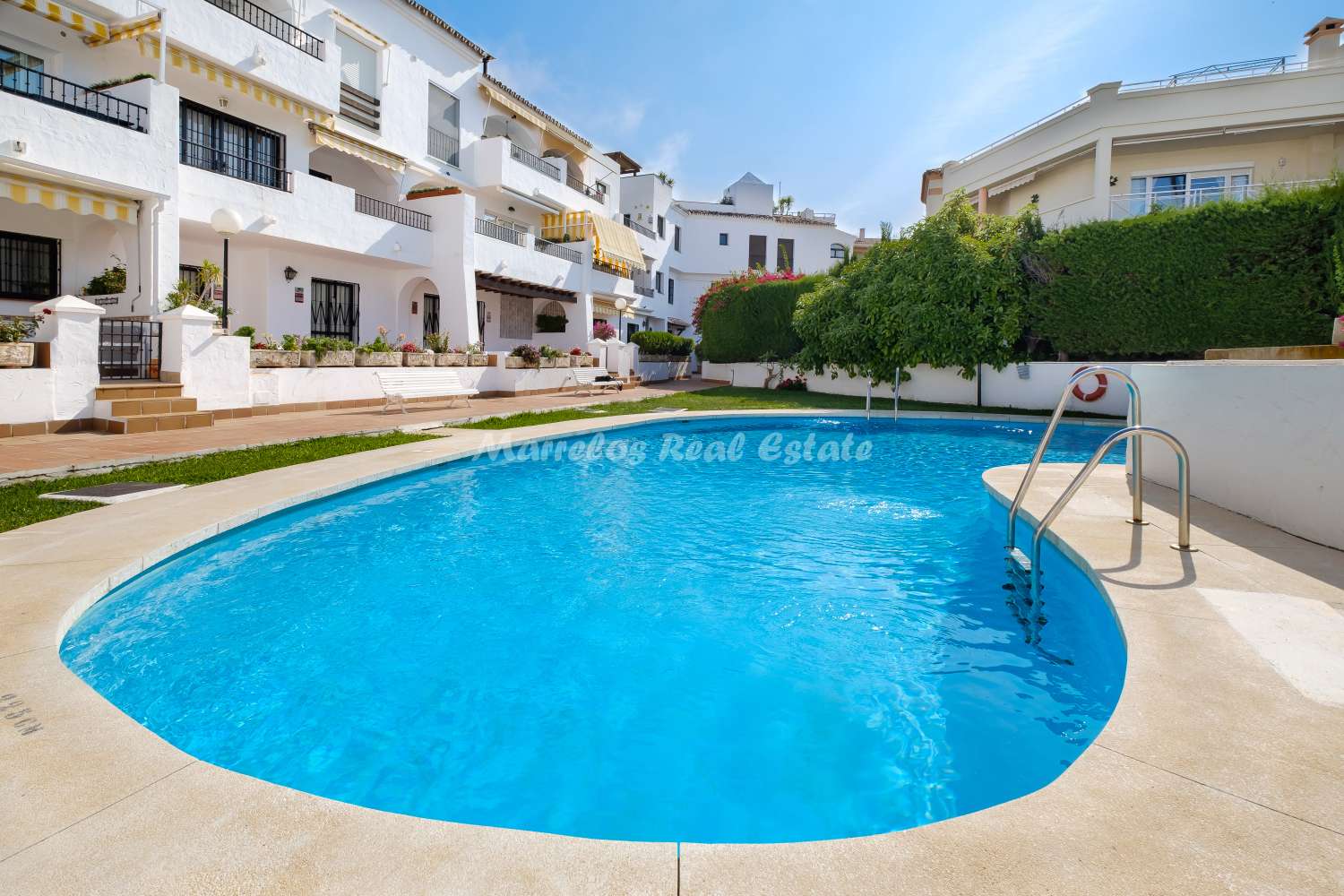 Beautiful apartment in urbanization in central Nerja with pool and gardens