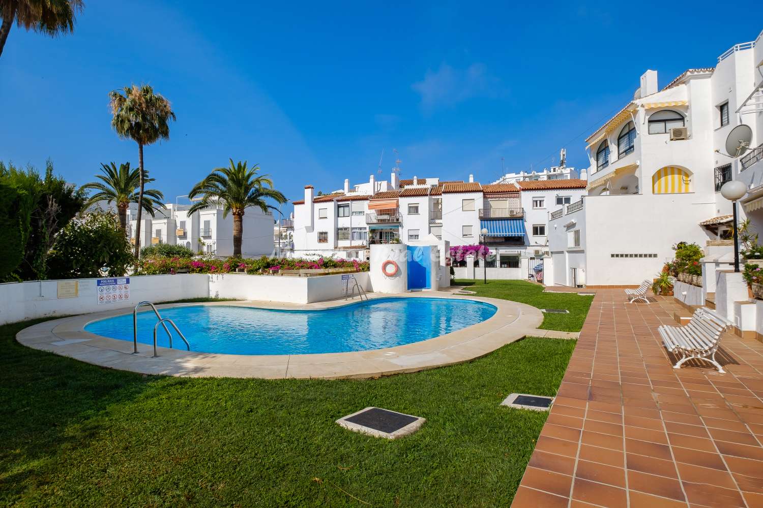 Beautiful apartment in urbanization in central Nerja with pool and gardens