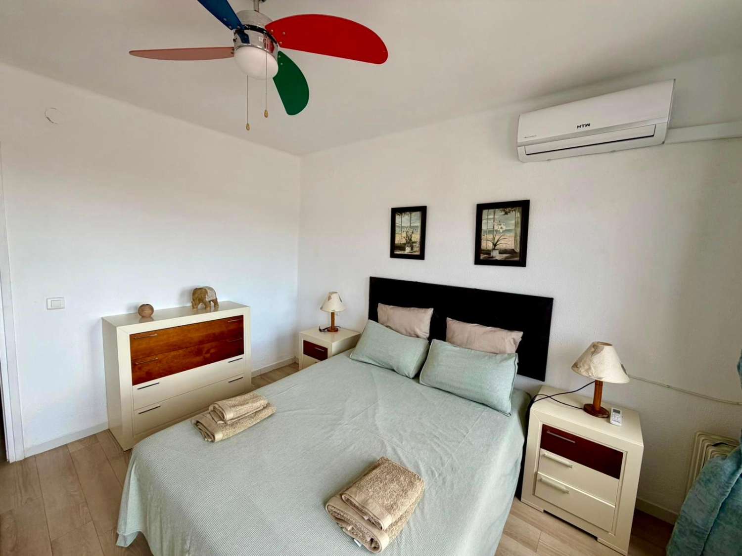 Casa con piscina y vistas al mar