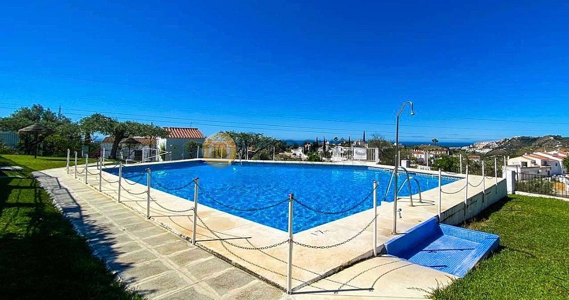 Casa con piscina y vistas al mar