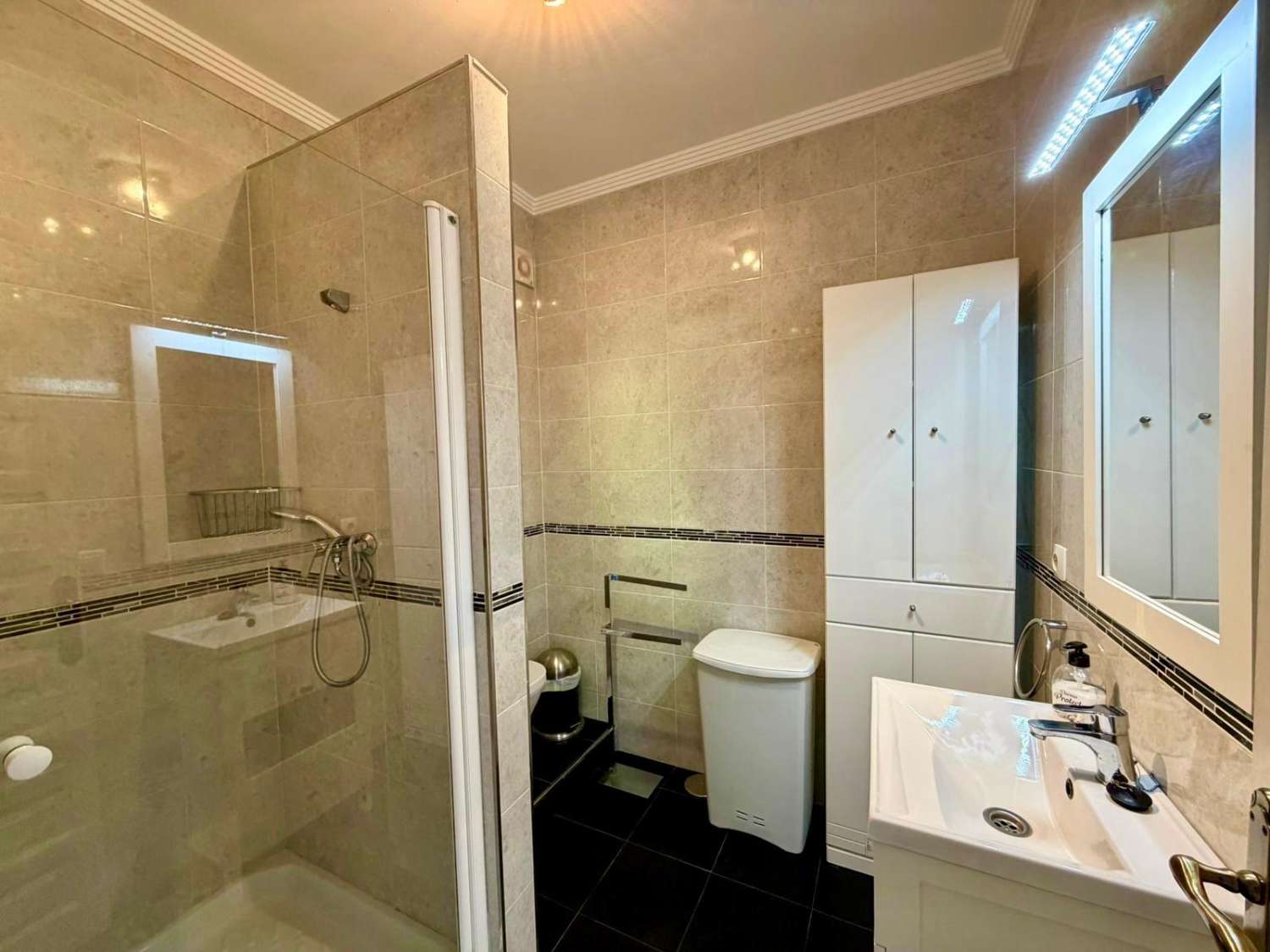 Casa con piscina y vistas al mar