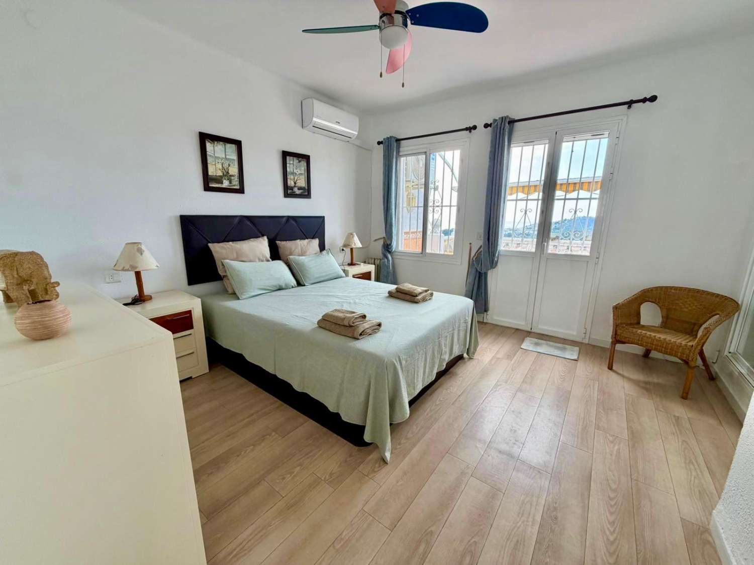 Casa con piscina y vistas al mar