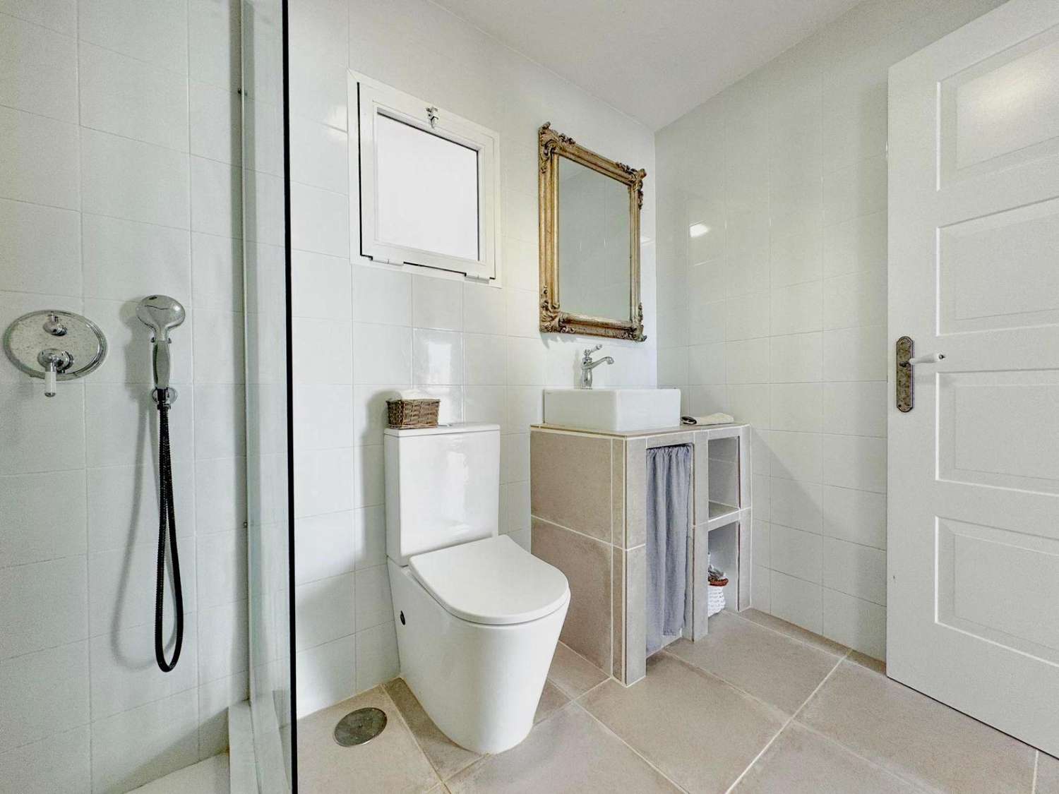 Preciosa villa en el campo con vistas al mar - a 8 mins del centro de Nerja