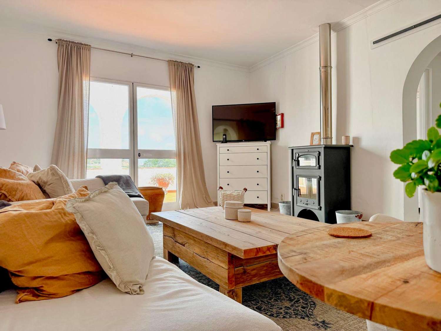 Preciosa villa en el campo con vistas al mar - a 8 mins del centro de Nerja