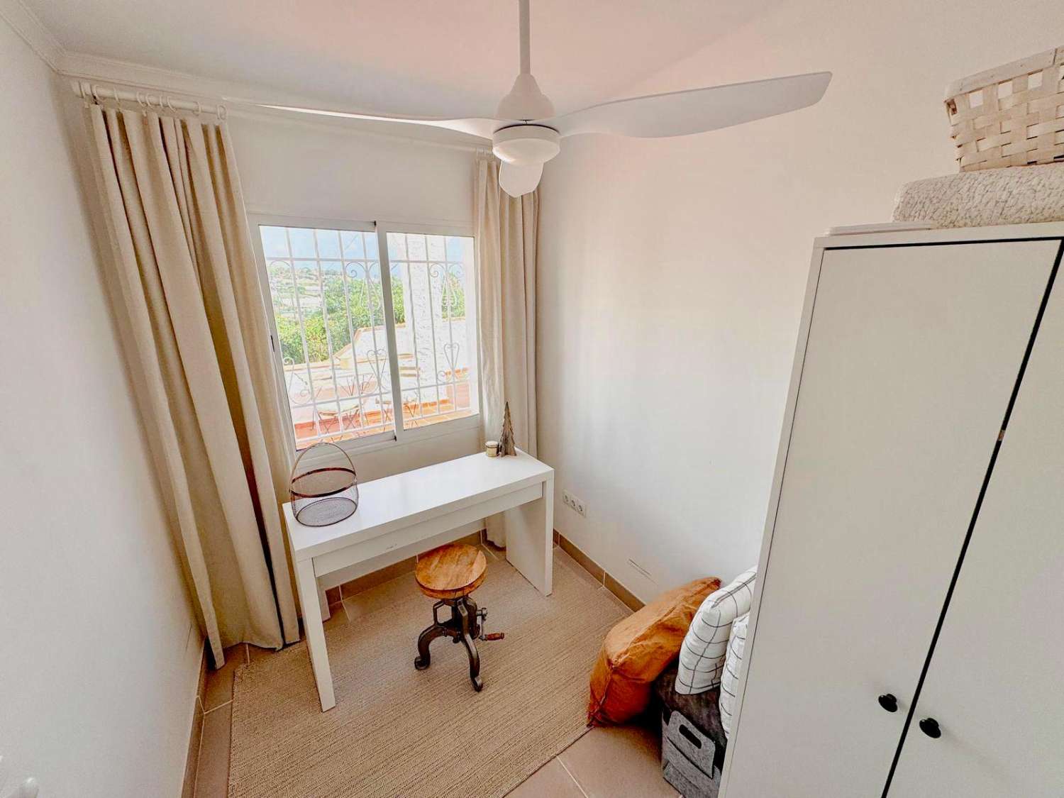 Preciosa villa en el campo con vistas al mar - a 8 mins del centro de Nerja