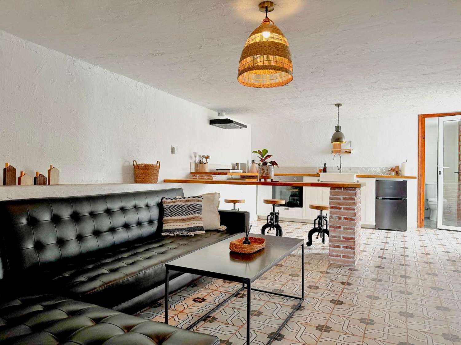 Preciosa villa en el campo con vistas al mar - a 8 mins del centro de Nerja