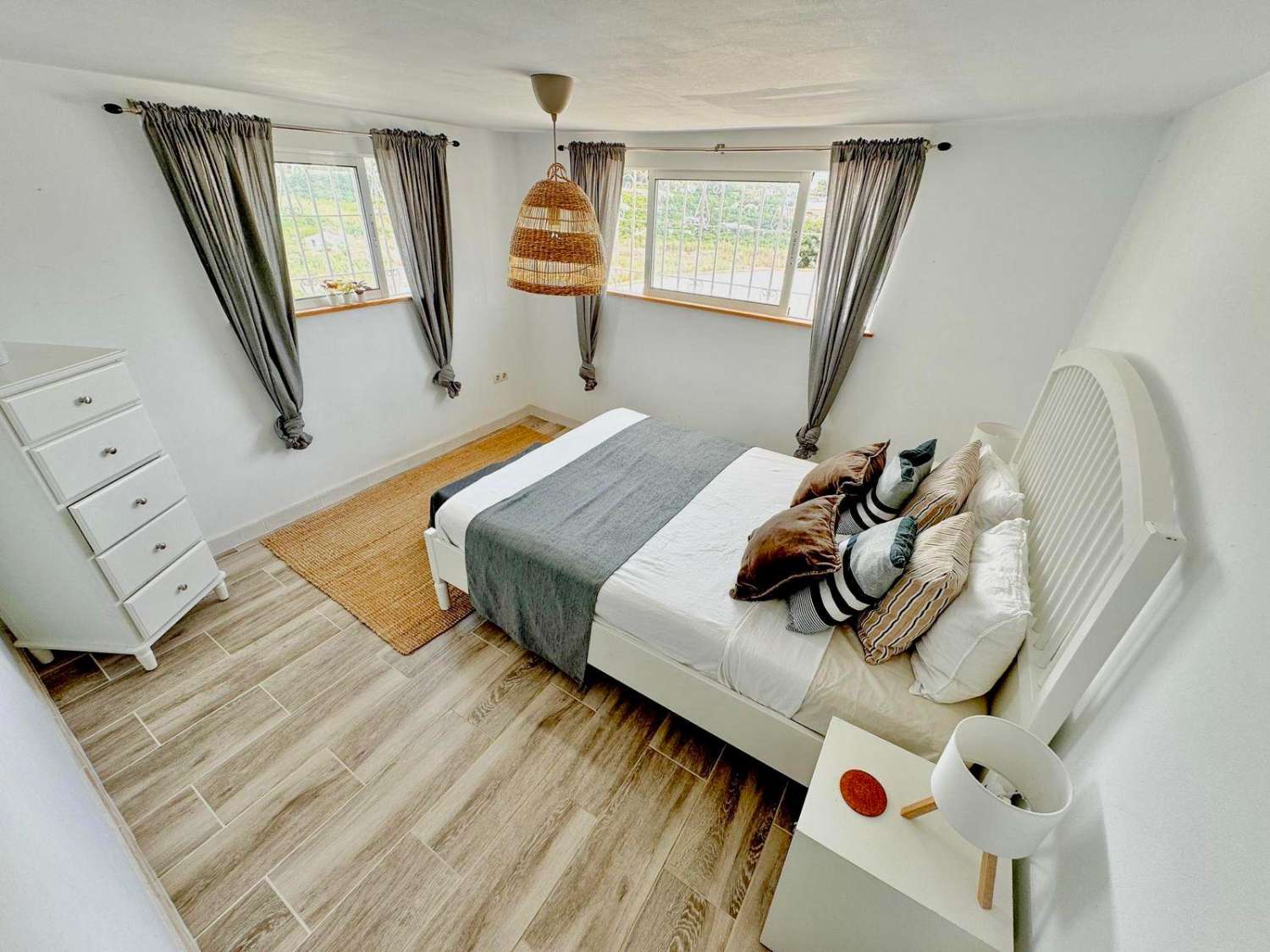 Preciosa villa en el campo con vistas al mar - a 8 mins del centro de Nerja