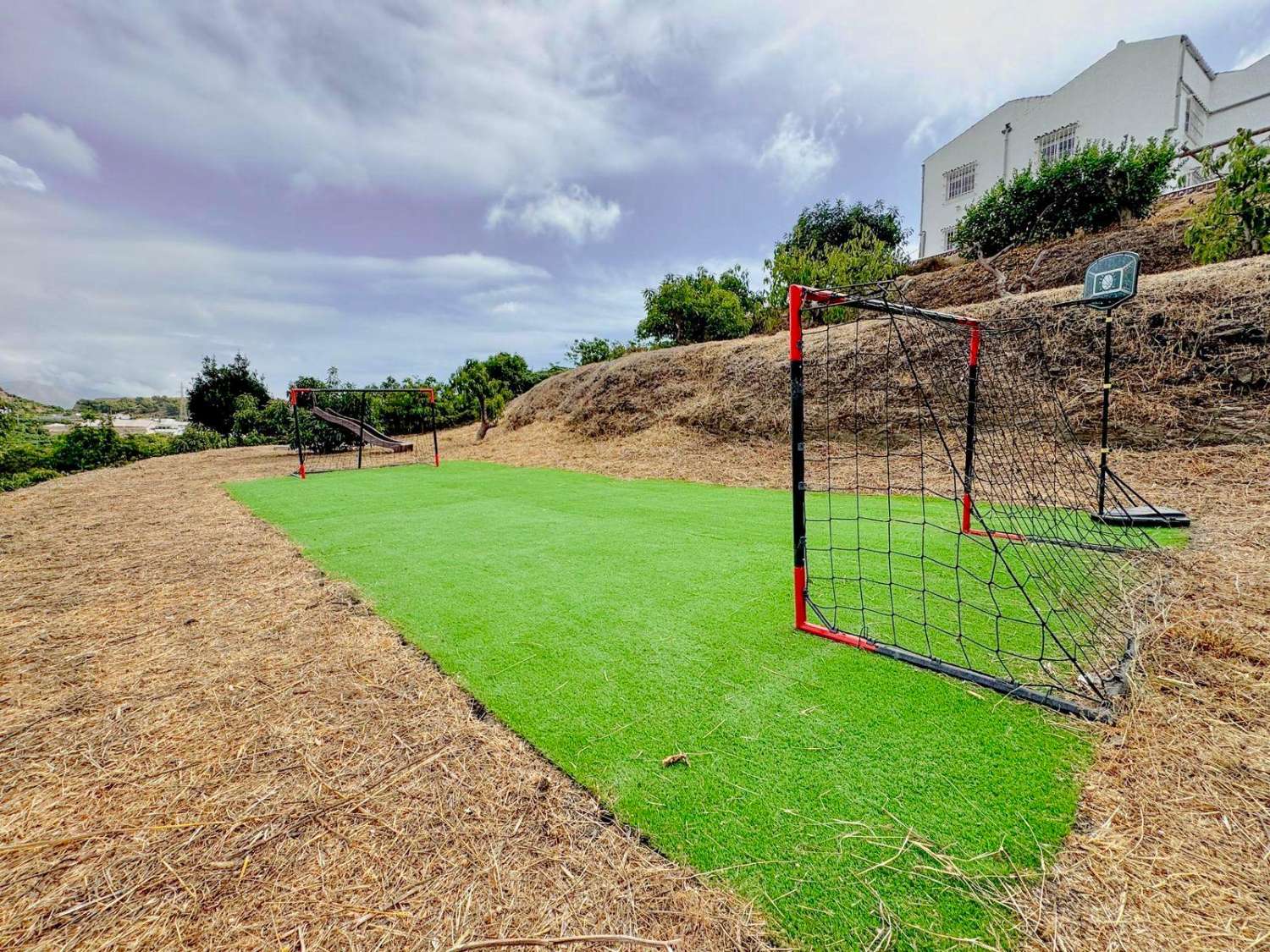 Preciosa villa en el campo con vistas al mar - a 8 mins del centro de Nerja
