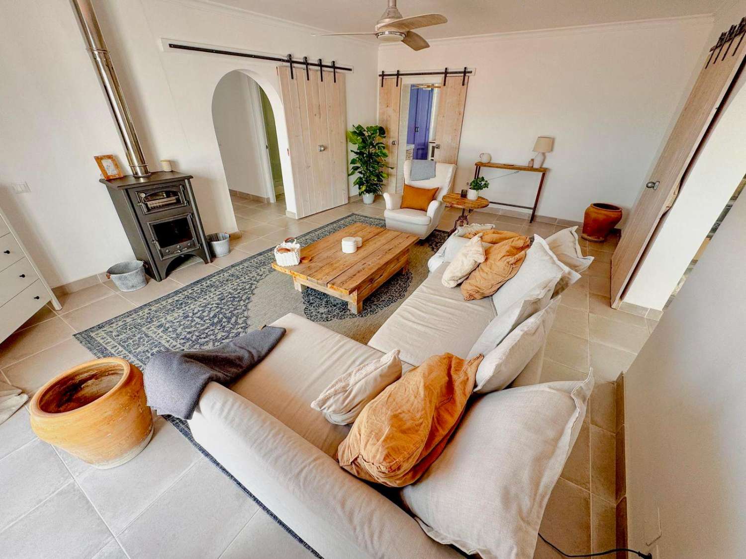 Preciosa villa en el campo con vistas al mar - a 8 mins del centro de Nerja