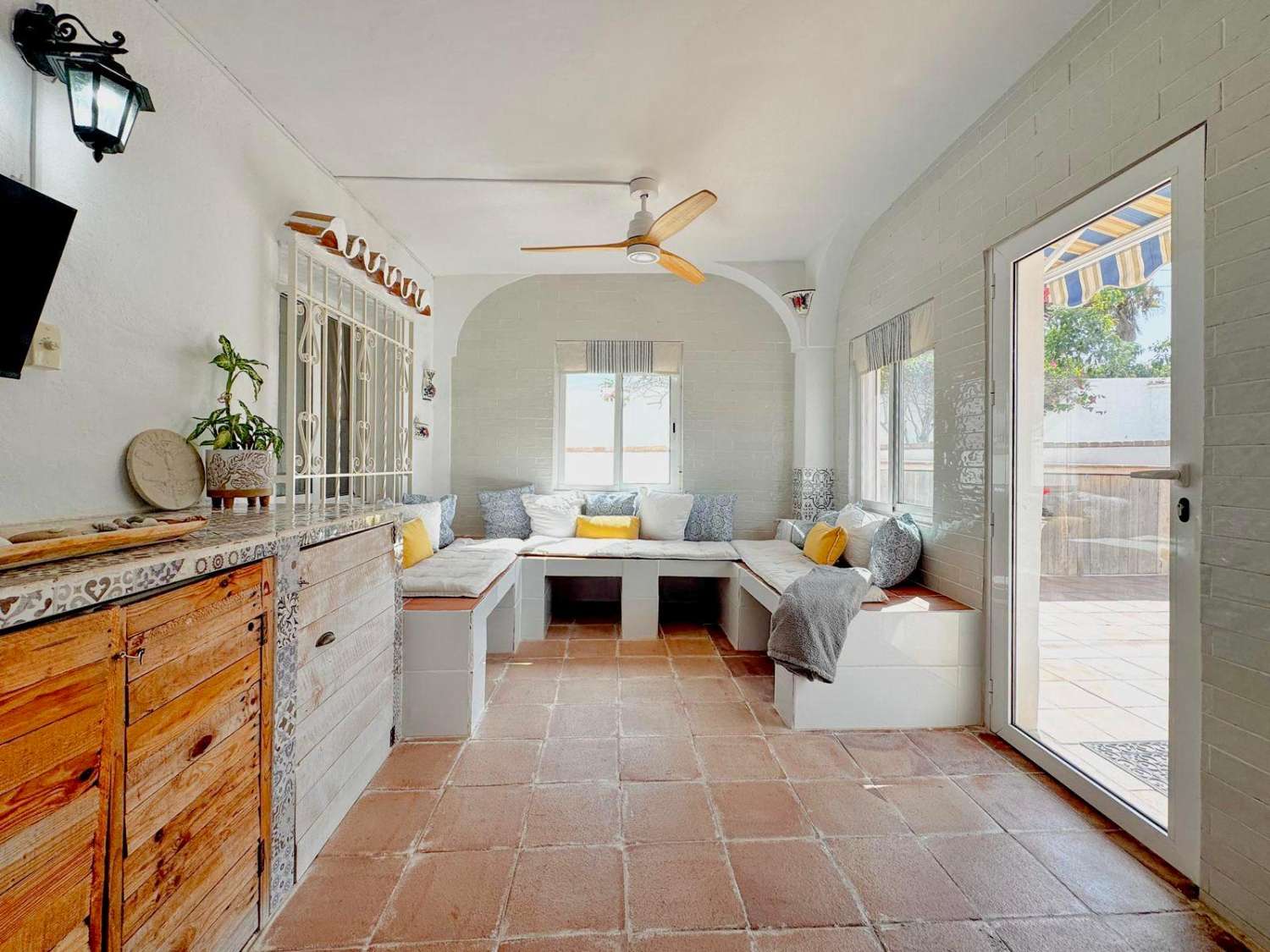 Preciosa villa en el campo con vistas al mar - a 8 mins del centro de Nerja