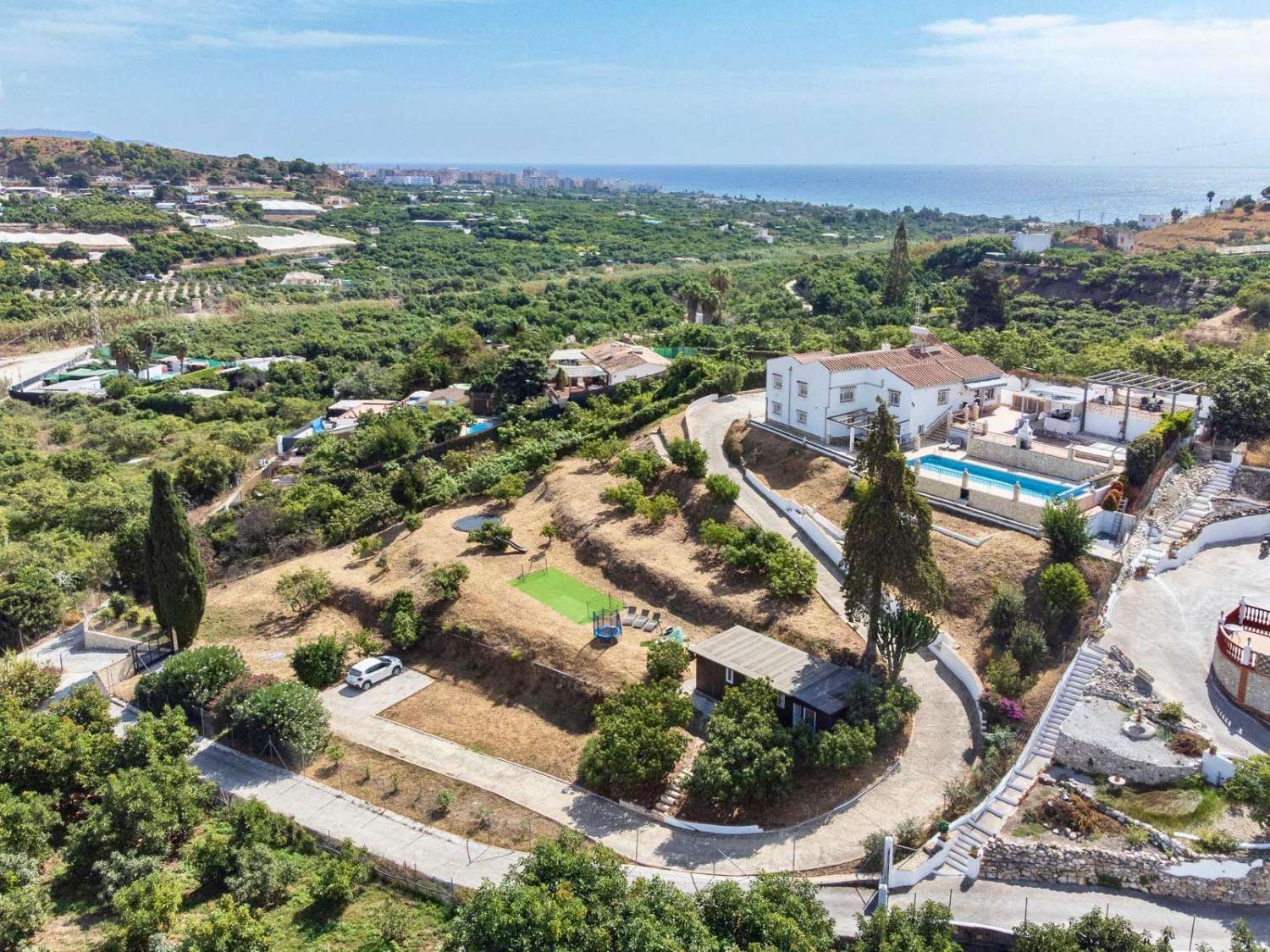 Preciosa villa en el campo con vistas al mar - a 8 mins del centro de Nerja