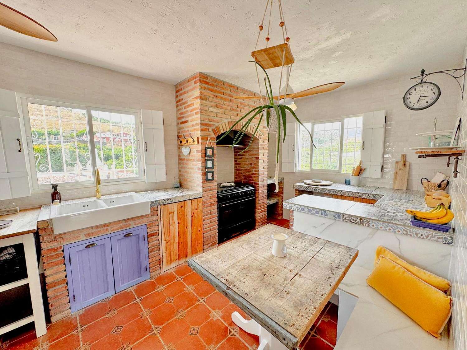 Preciosa villa en el campo con vistas al mar - a 8 mins del centro de Nerja