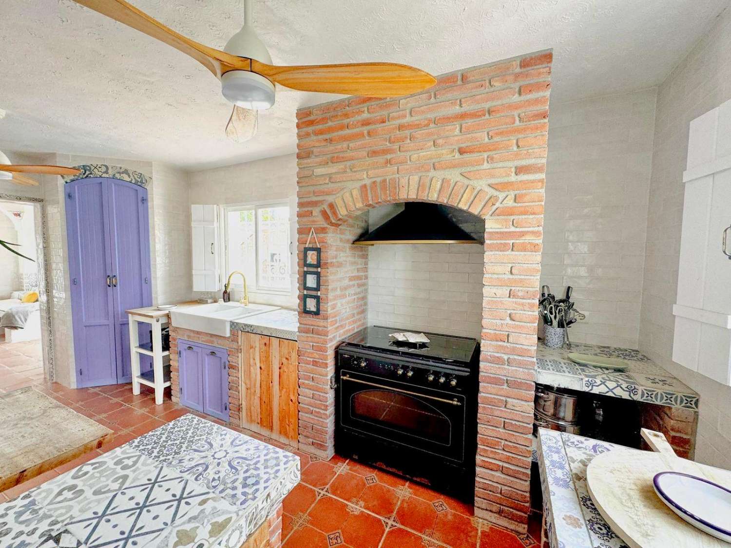 Preciosa villa en el campo con vistas al mar - a 8 mins del centro de Nerja