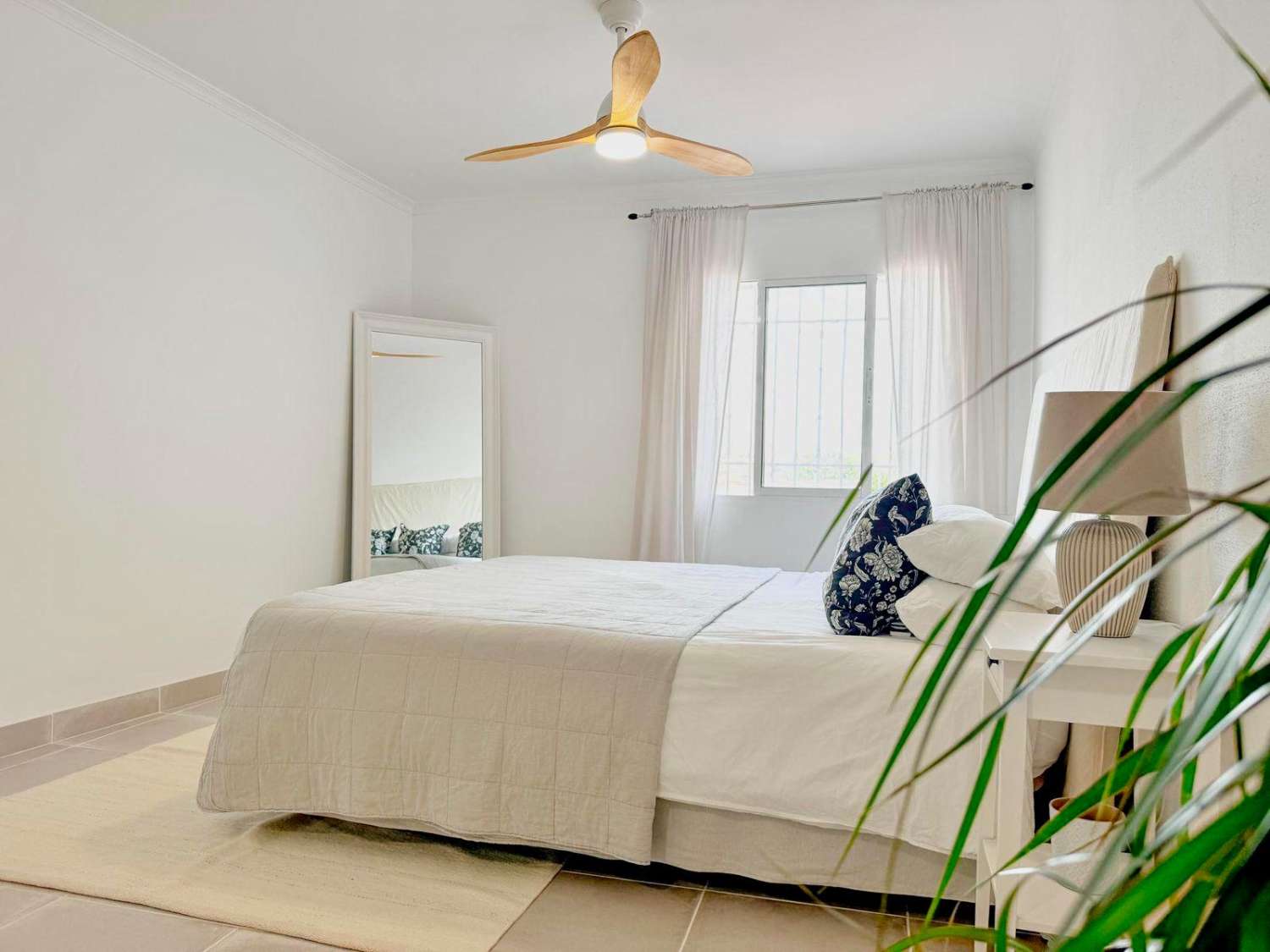 Preciosa villa en el campo con vistas al mar - a 8 mins del centro de Nerja