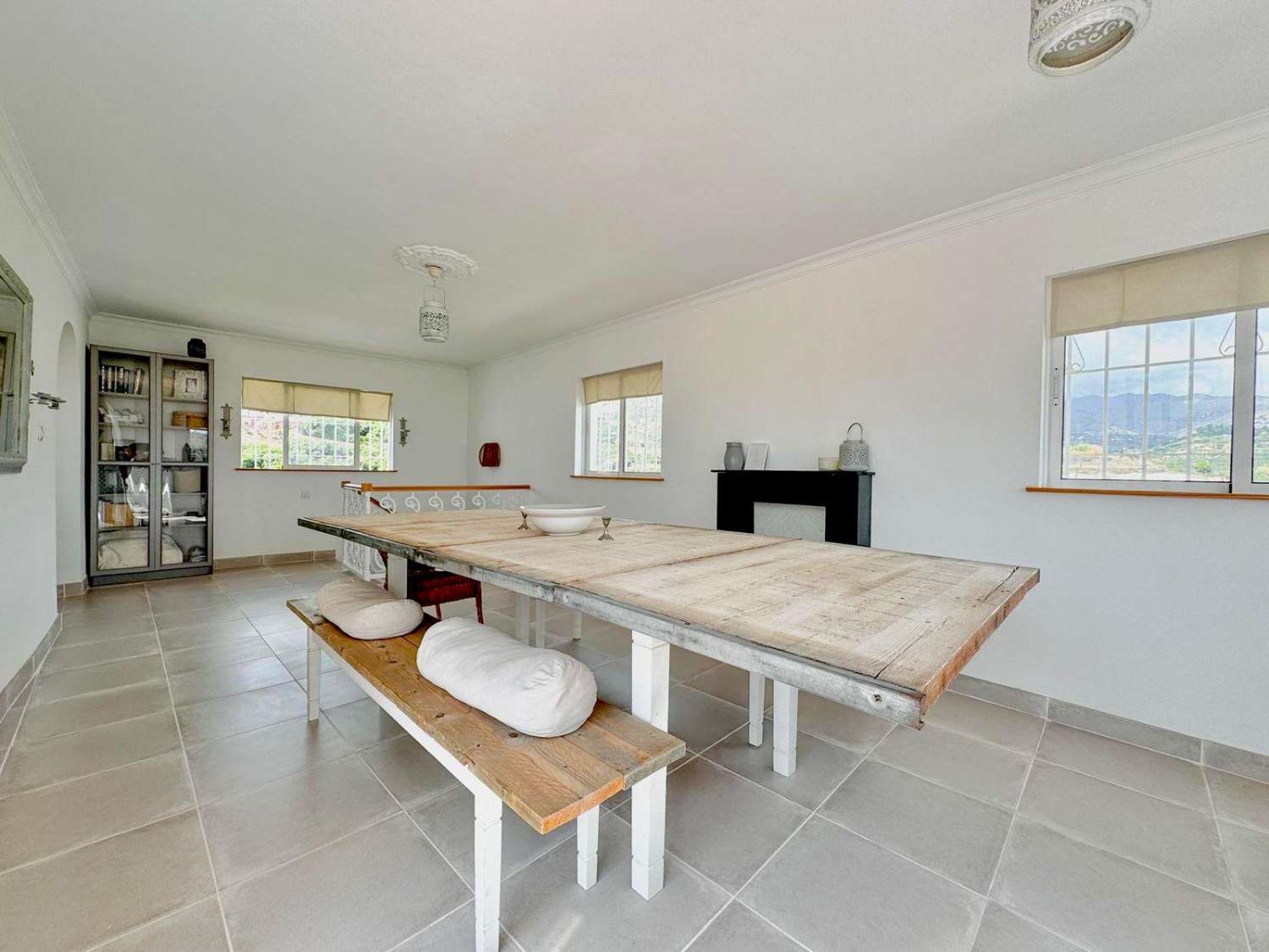 Preciosa villa en el campo con vistas al mar - a 8 mins del centro de Nerja