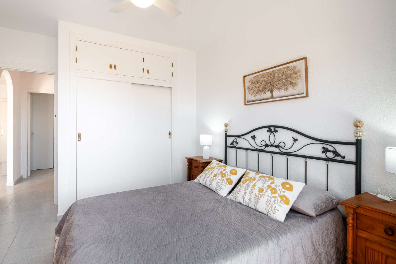 Apartamento con vistas al mar y a la montaña situado en una urbanización tranquila en Torrox Costa