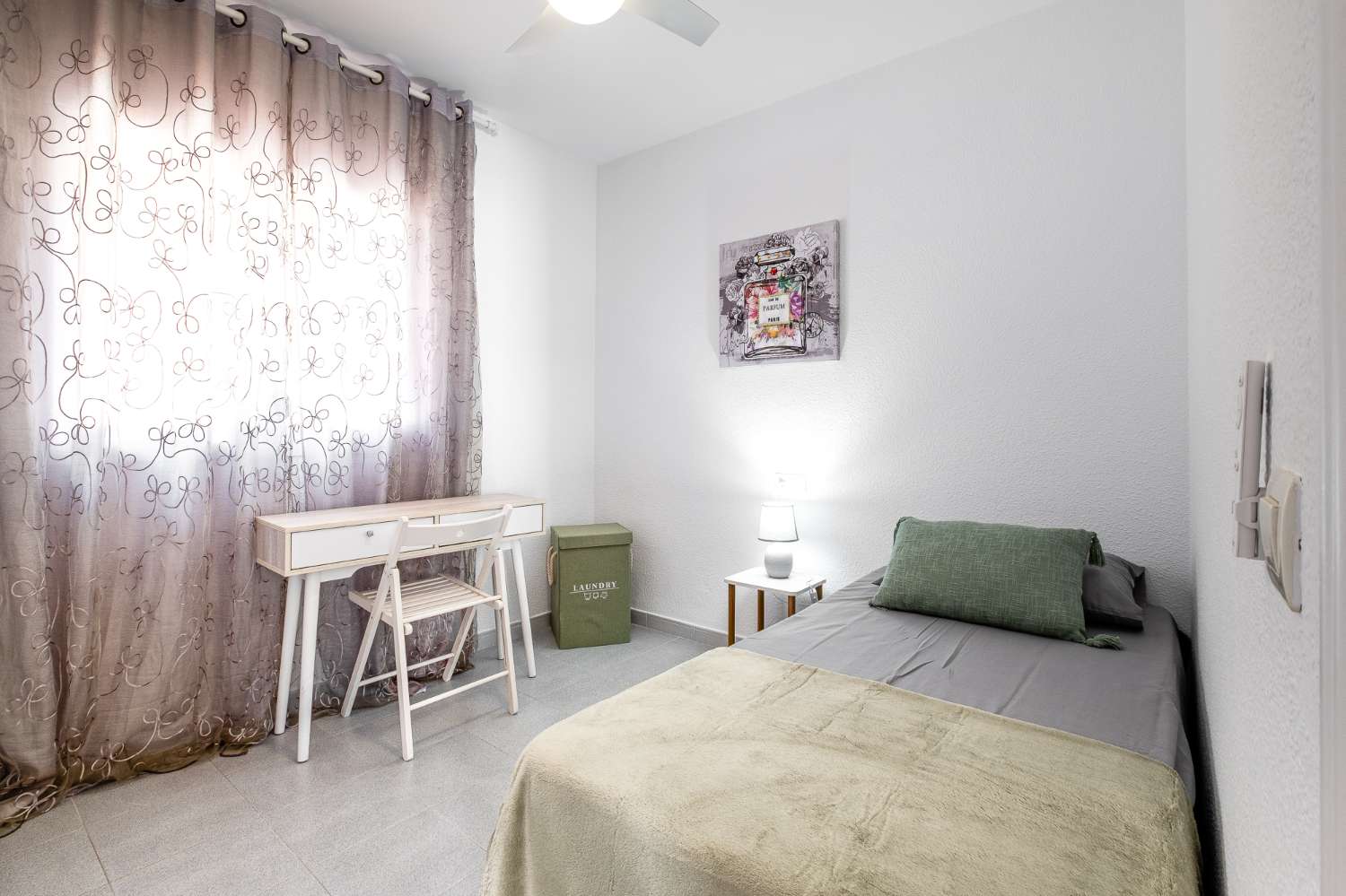 Apartamento con vistas al mar y a la montaña situado en una urbanización tranquila en Torrox Costa