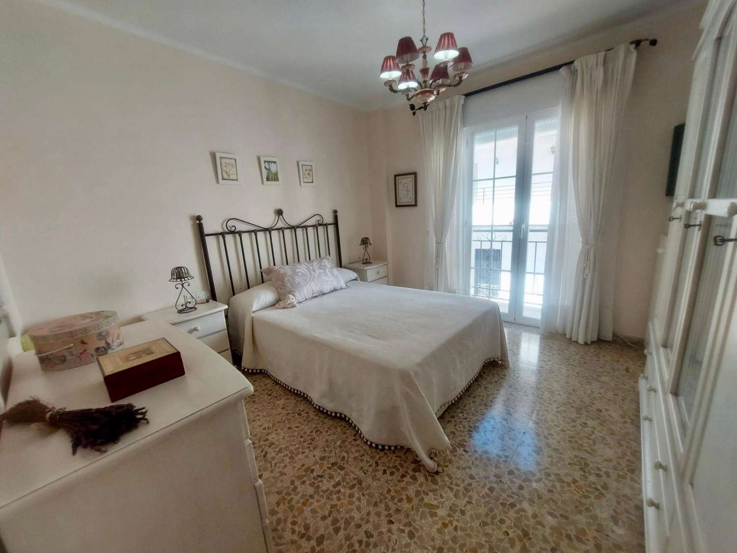 Amplio piso en venta en el centro de Nerja -  485.000 €