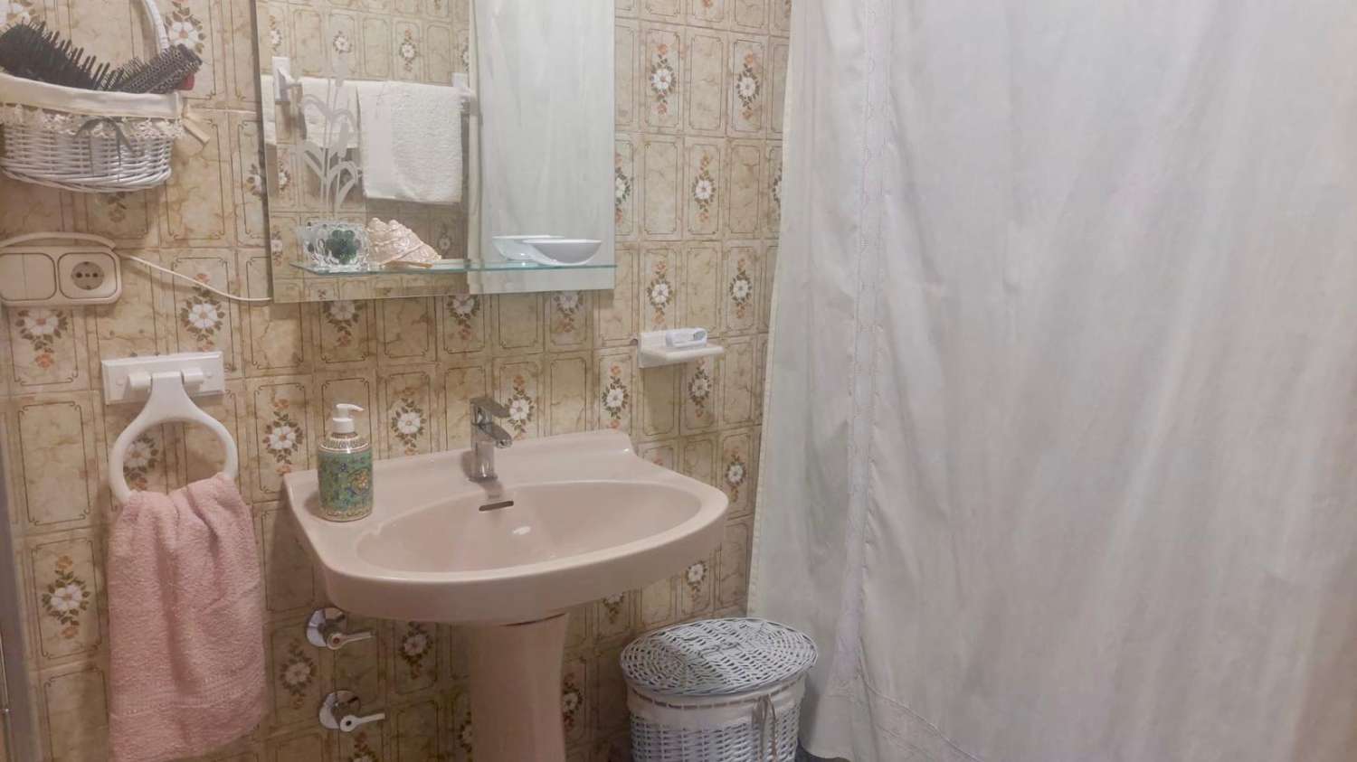 Amplio piso en venta en el centro de Nerja -  485.000 €