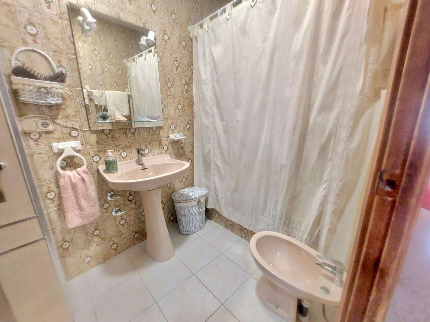 Amplio piso en venta en el centro de Nerja -  485.000 €