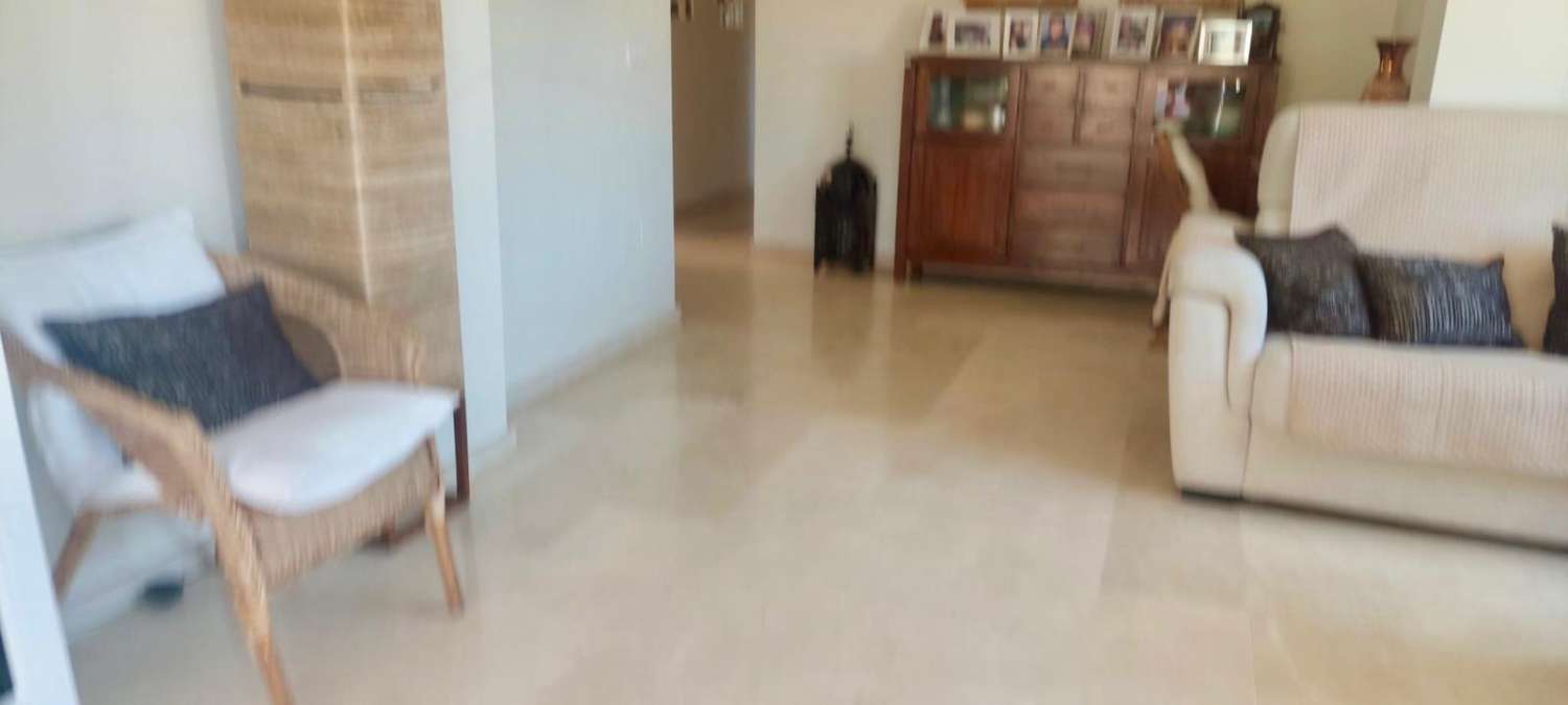 Exclusivo apartamento en primera linea de playa en Peñoncillo ( Torrox costa)