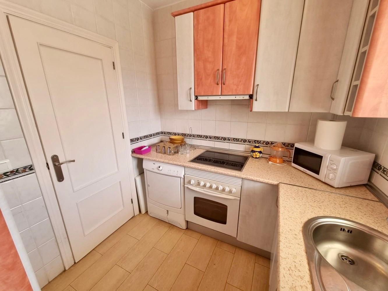 APARTAMENTO 1 DORMITORIO EN PLANTA BAJA CON PISCINA Y PARKING COMUNITARIO - BURRIANA - NERJA