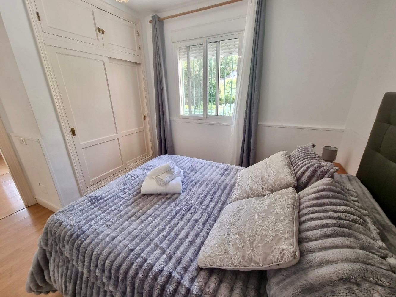 APARTAMENTO 1 DORMITORIO EN PLANTA BAJA CON PISCINA Y PARKING COMUNITARIO - BURRIANA - NERJA