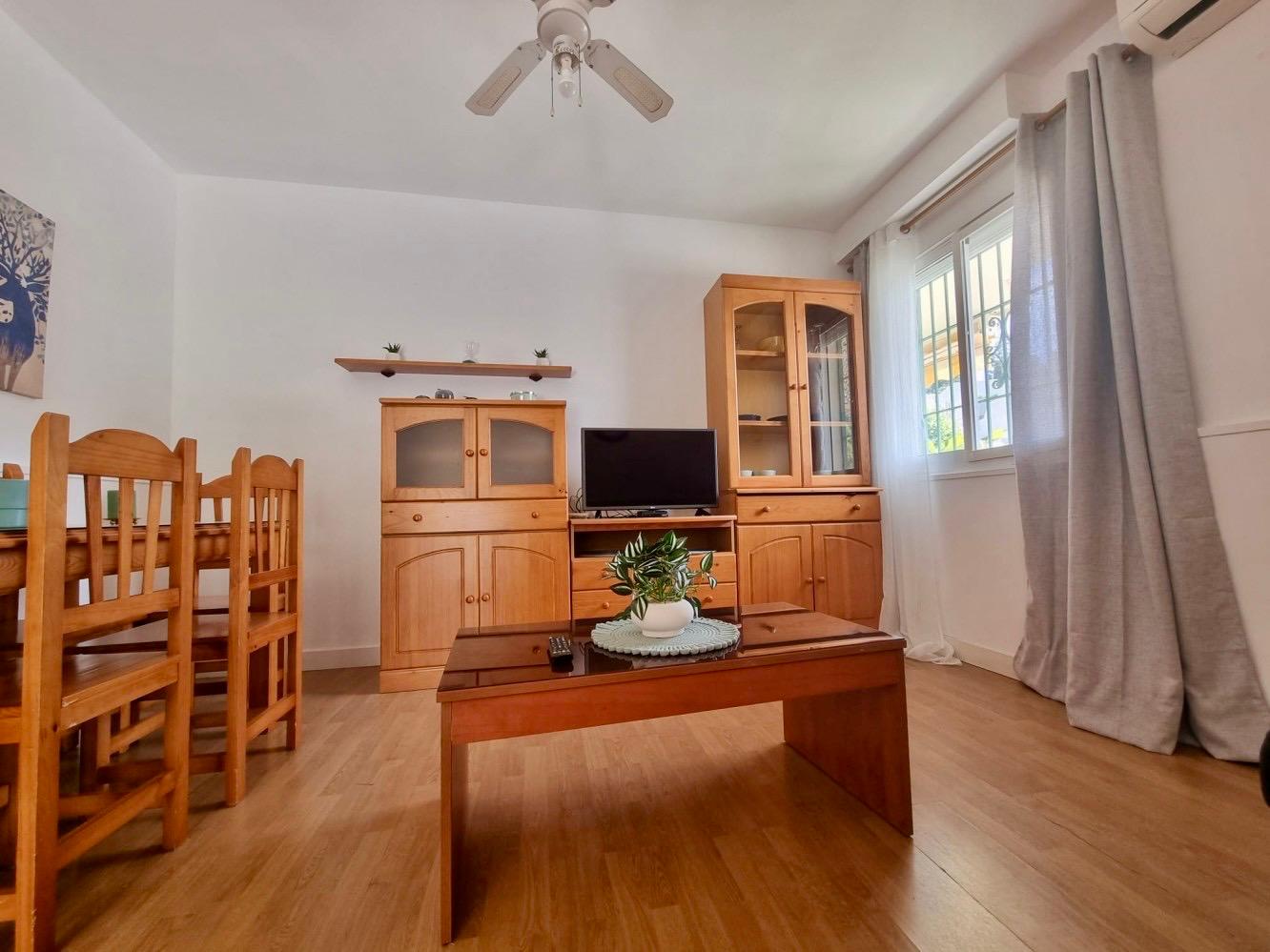 APARTAMENTO 1 DORMITORIO EN PLANTA BAJA CON PISCINA Y PARKING COMUNITARIO - BURRIANA - NERJA
