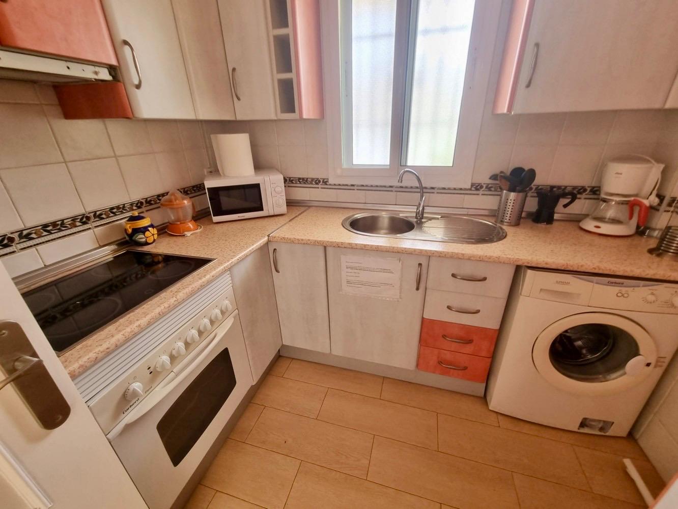 APARTAMENTO 1 DORMITORIO EN PLANTA BAJA CON PISCINA Y PARKING COMUNITARIO - BURRIANA - NERJA
