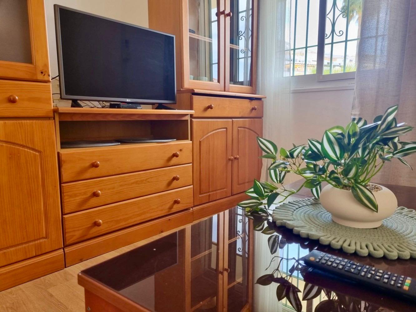 APARTAMENTO 1 DORMITORIO EN PLANTA BAJA CON PISCINA Y PARKING COMUNITARIO - BURRIANA - NERJA