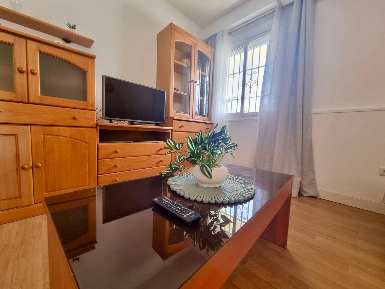 APARTAMENTO 1 DORMITORIO EN PLANTA BAJA CON PISCINA Y PARKING COMUNITARIO - BURRIANA - NERJA