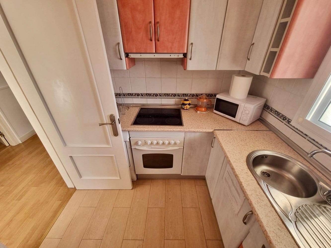 APARTAMENTO 1 DORMITORIO EN PLANTA BAJA CON PISCINA Y PARKING COMUNITARIO - BURRIANA - NERJA