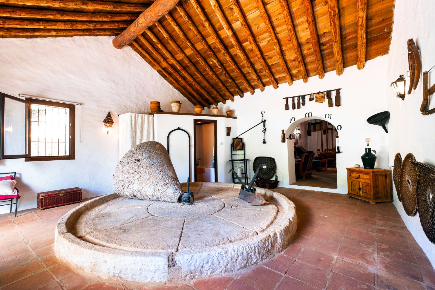 Cortijo en Rio de la Miel, antiguo molino de aceite