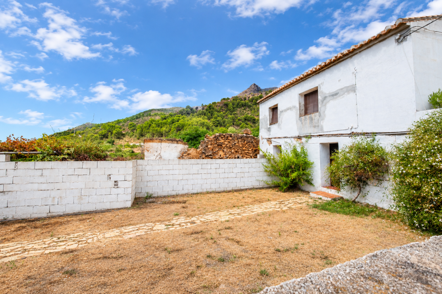 Cortijo en Rio de la Miel, antiguo molino de aceite