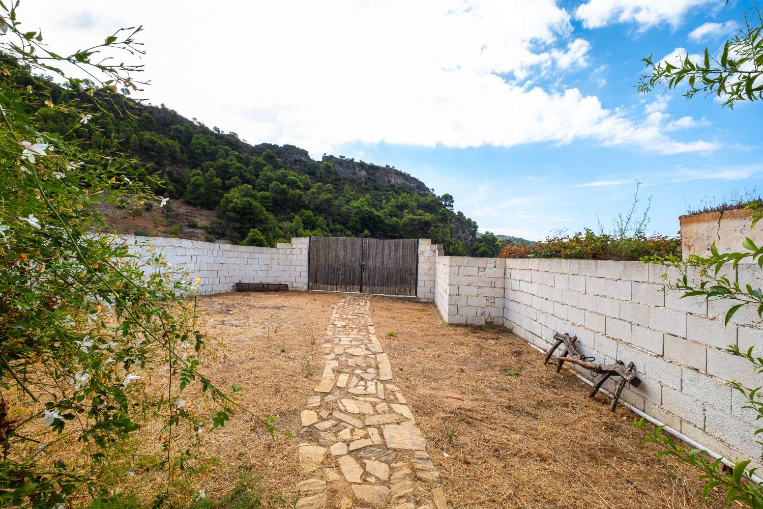 Cortijo en Rio de la Miel, antiguo molino de aceite